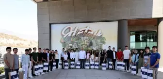 Başkan Öntürk, Başarılı Öğrencilere Bilgisayar Hediye Etti