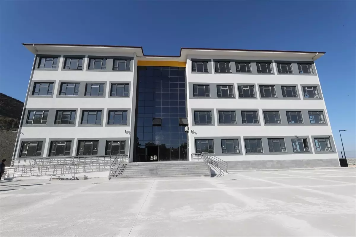 Hatay'da Deprem Sonrası Okul İnşaatları Devam Ediyor