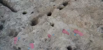 Hatay'daki Kazılarda 5200 Yıl Öncesine Ait 5 İnsan Ayak İzi Bulundu