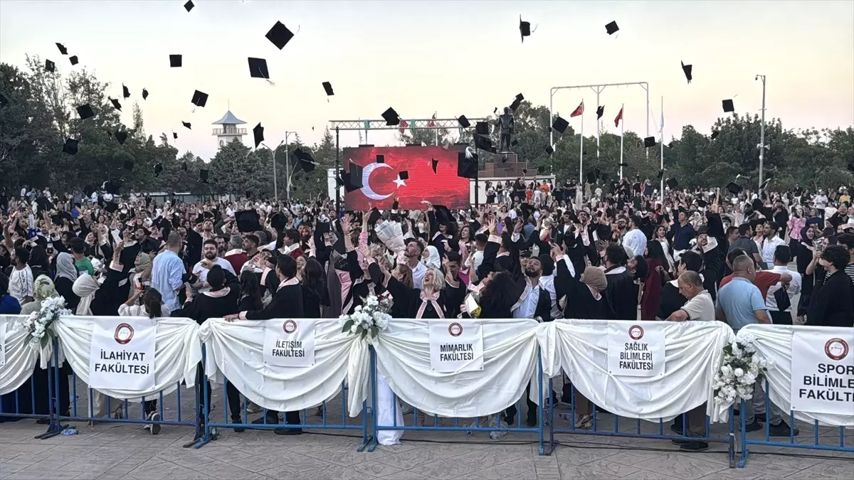 Hatay Mustafa Kemal Üniversitesi 2024-2025 Mezuniyet Töreni Gerçekleştirildi
