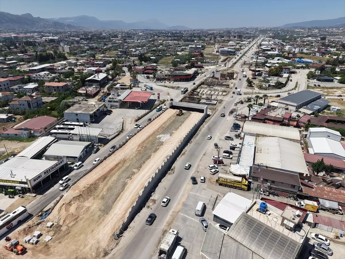 Hatay Valisi Masatlı, kentteki yol yapım çalışmalarını inceledi