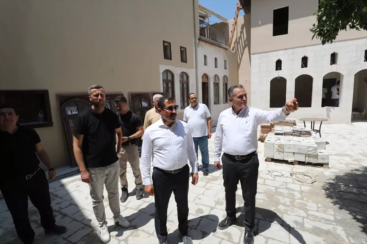 Hatay Valisi, Restorasyonu Tamamlanan Tıbbi ve Aromatik Bitkiler Müzesi'ni Ziyaret Etti