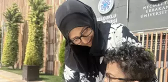 Deprem Sonrası Yeni Bir Hayat: Ulviye Akyel ve Torununun Mücadele Hikayesi