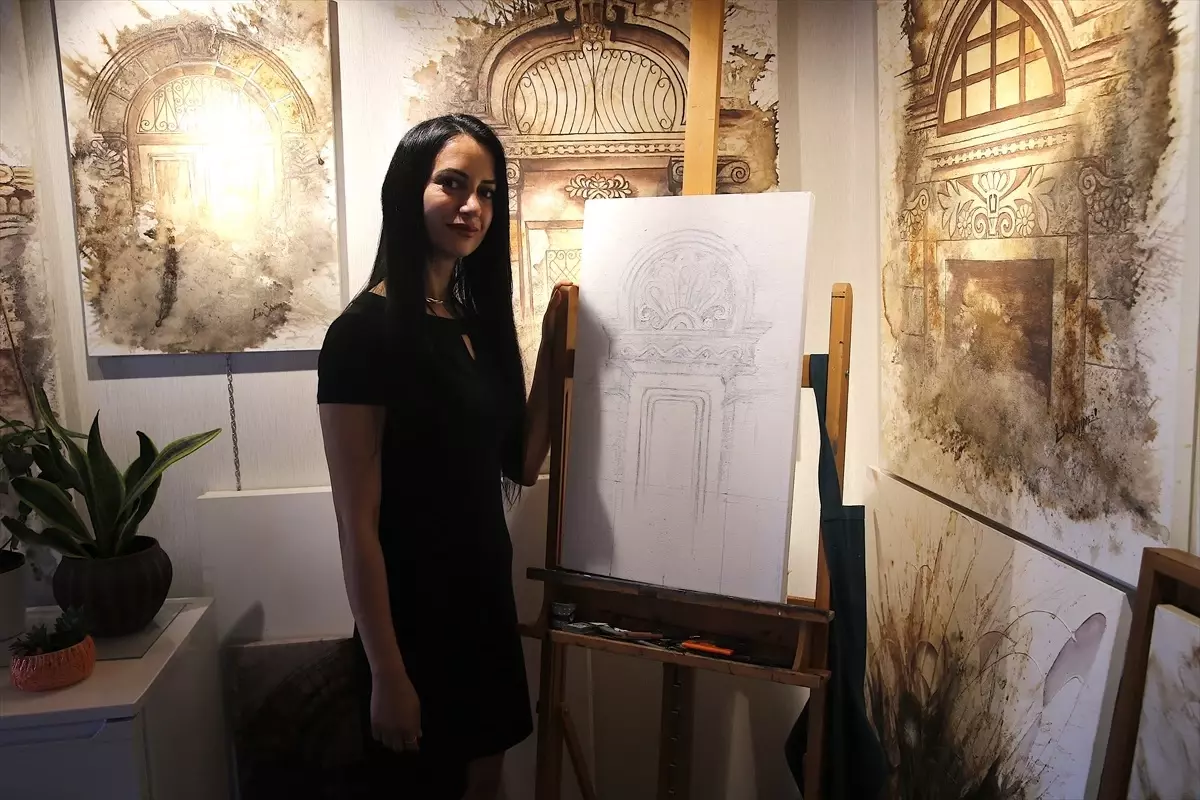 Hataylı Ressam Esra Sönmez, Çay ve Kahve ile Eserlerini Renklendiriyor