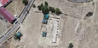 Hava sıcaklığının 45 dereceyi bulduğu Güneydoğu'da tarihin izini sürüyorlar