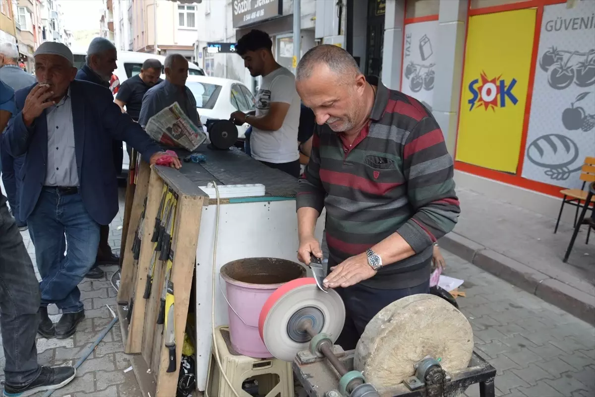 Kurban Bayramı Öncesi Bıçak Bileme Tezgahlarında Yoğunluk