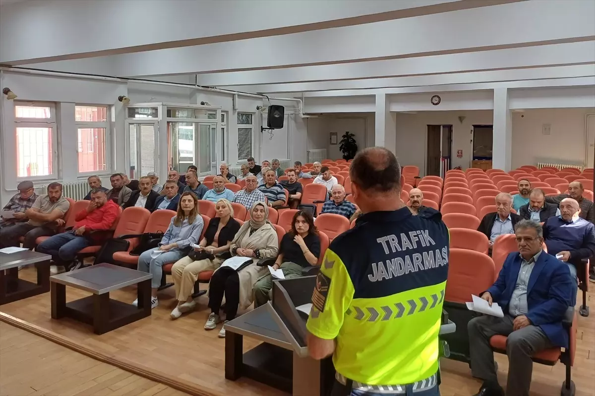 Havza'da Okul Servis Sürücüleri İçin Trafik Eğitimi Semineri Düzenlendi