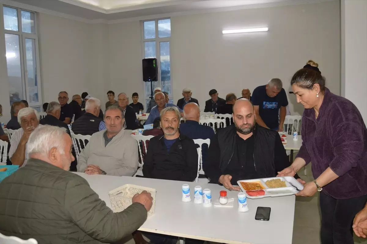 Havza'da matem orucu tutan Alevi vatandaşlar cemevinde iftar açtı