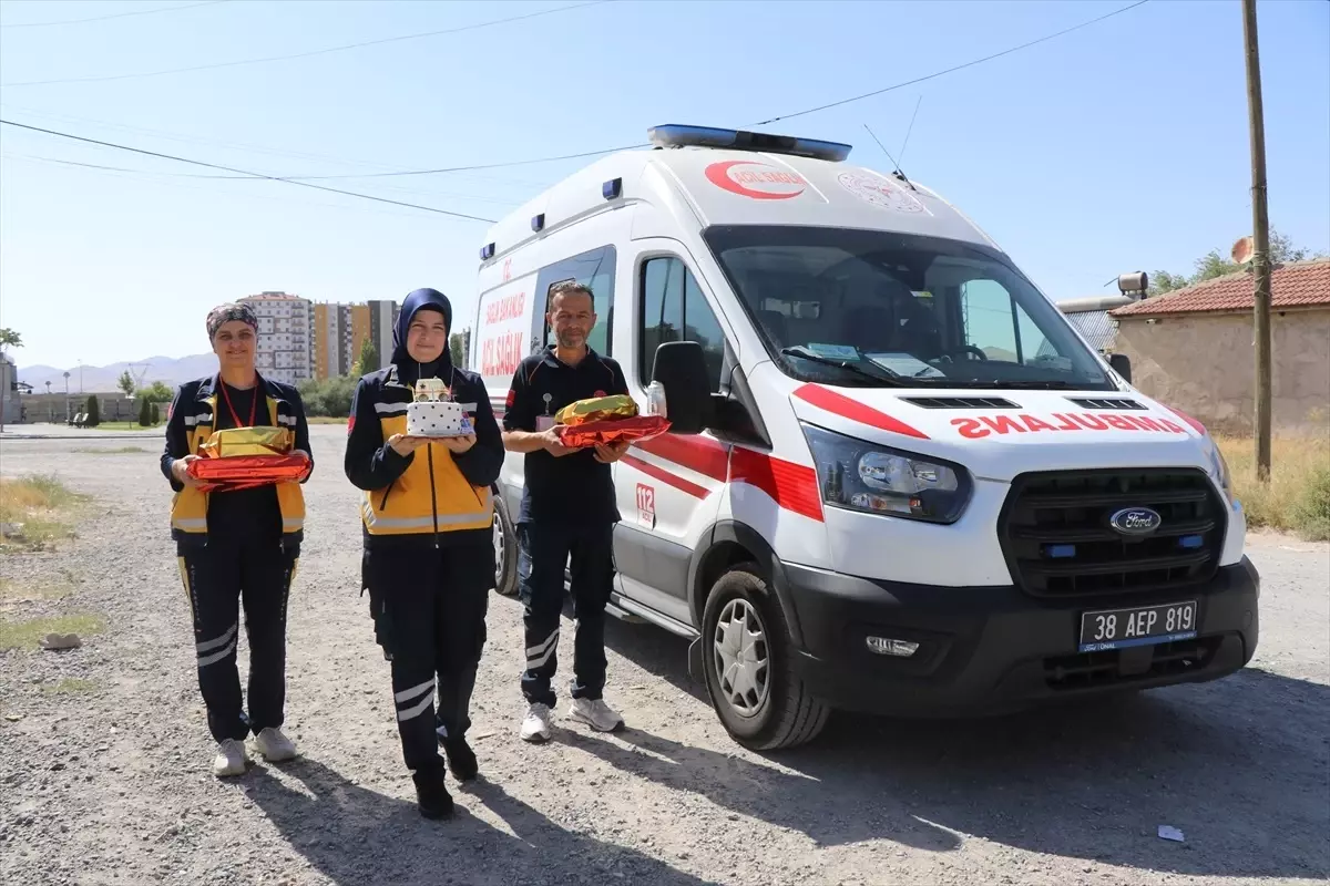 Kayseri'de 112 Acil Sağlık Ekibinden Sürpriz Doğum Günü Kutlaması