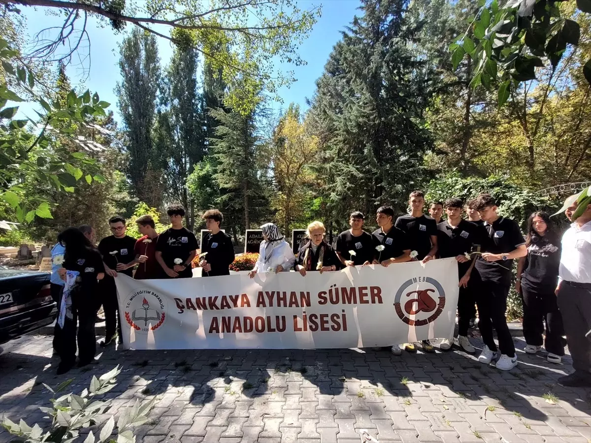 Ayhan Sümer Anadolu Lisesi'nde Hayırsever Ayhan Sümer Anıldı