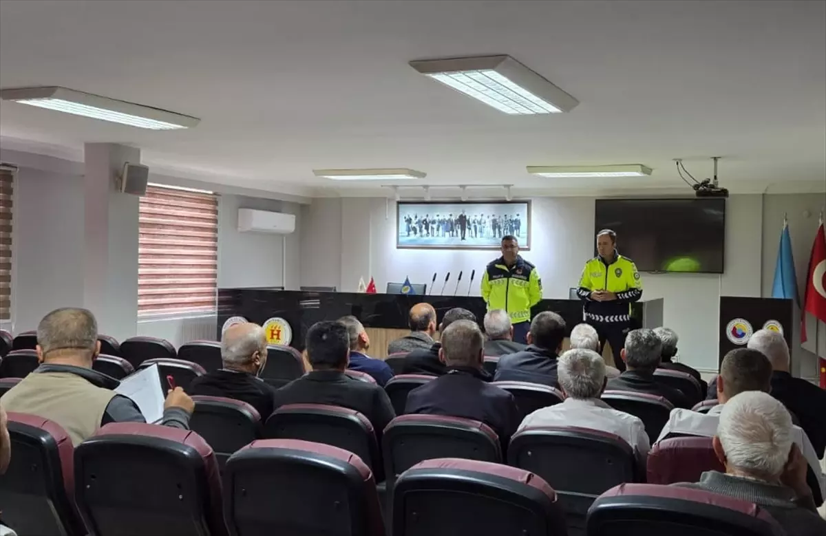Hayrabolu'da Okul Servis Sürücülerine Trafik Eğitimi