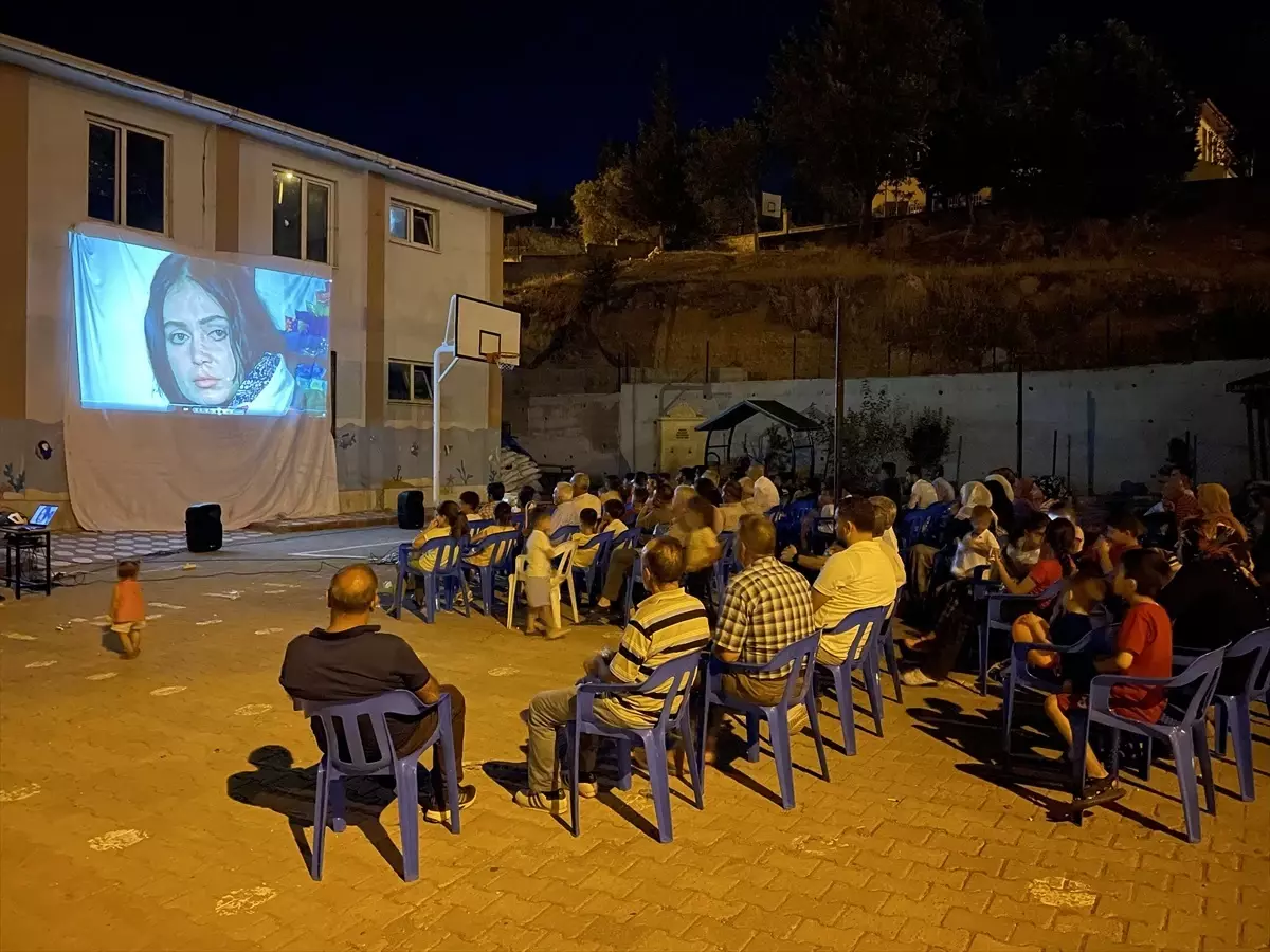 Gercüş'te 'Hazal' Filminin Yeniden Gösterimi Duygu Dolu Anlar Yaşattı