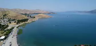 Hazar Gölü, Yaz Sıcaklarında Tatilcilerin Gözdesi