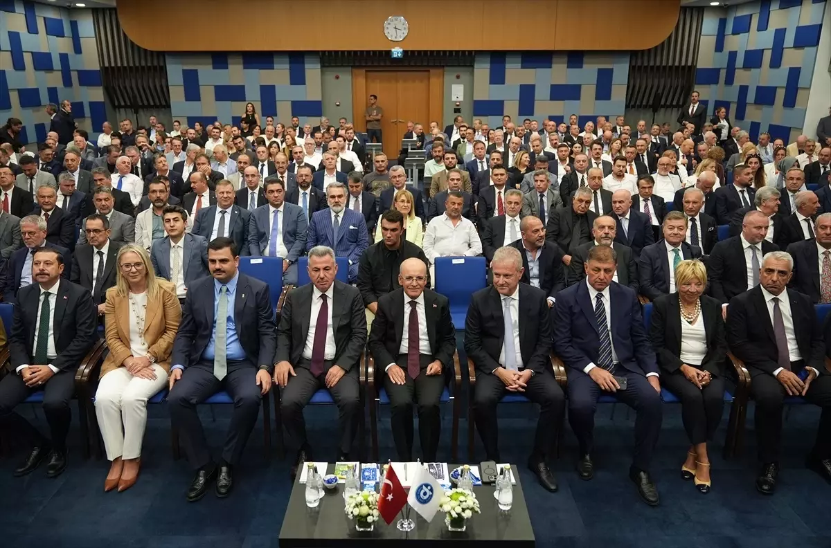 Hazine ve Maliye Bakanı Şimşek, İzmir İş Dünyası Toplantısı'na Katıldı