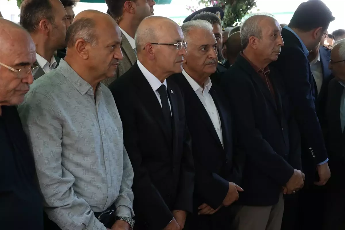 Hazine ve Maliye Bakanı Mehmet Şimşek'in Ağabeyi Nazmi Şimşek, Yalova'da Toprağa Verildi