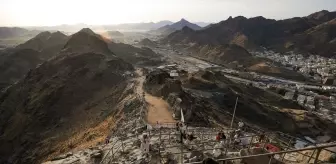 Hacı Adayları Hira Mağarası'nda Duygusal Anlar Yaşadı