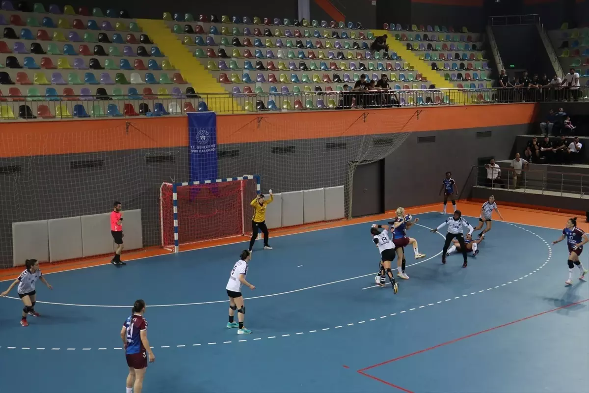 Üsküdar Belediyespor, Ortahisar Belediyespor'u 30-29 Yenerek Galip Geldi