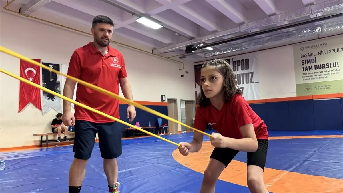 Minik Güreşçi Burçak Asel Çakır, Türkiye Şampiyonu Oldu
