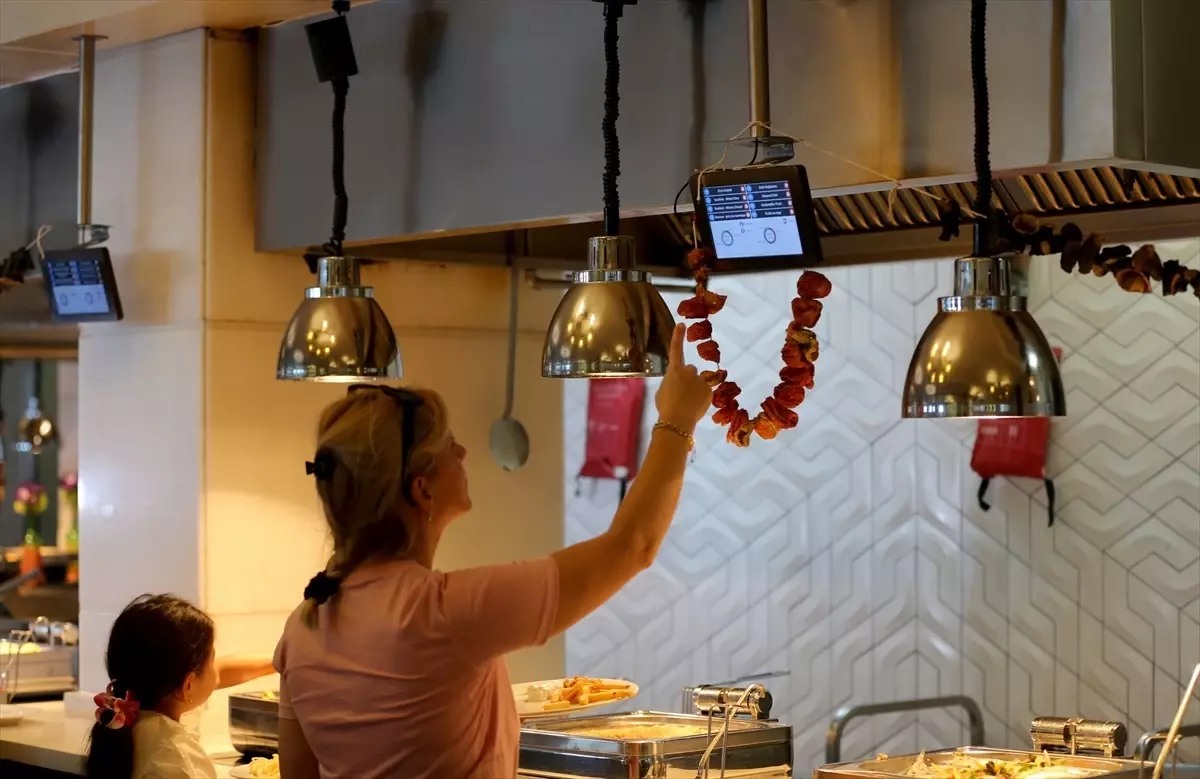 Alanya'daki Otelde Dijital Yemek İsimlikleri ile Misafir Memnuniyeti Artıyor