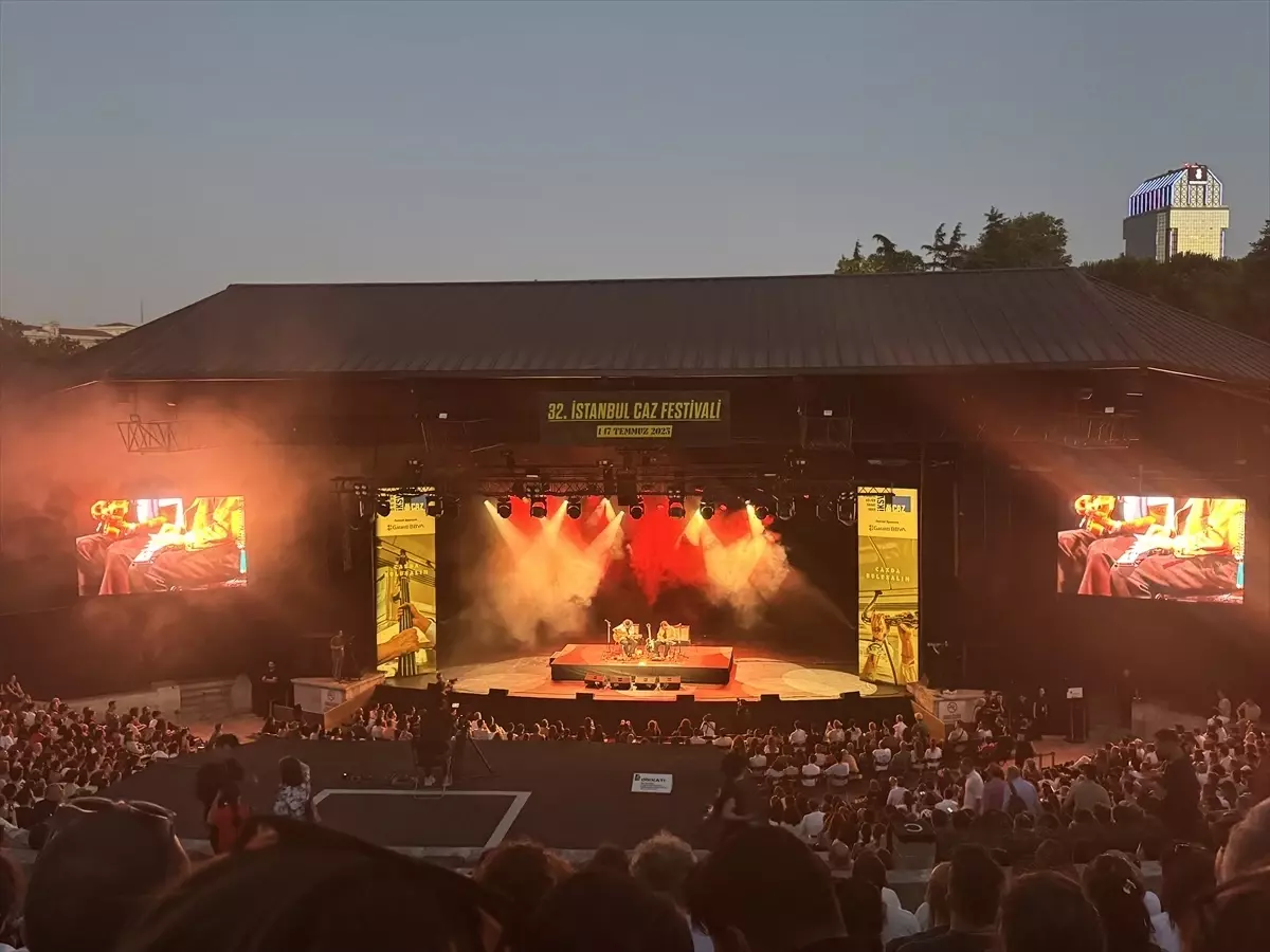 Hermanos Gutierrez İstanbul Caz Festivali'nde Performans Sergiledi