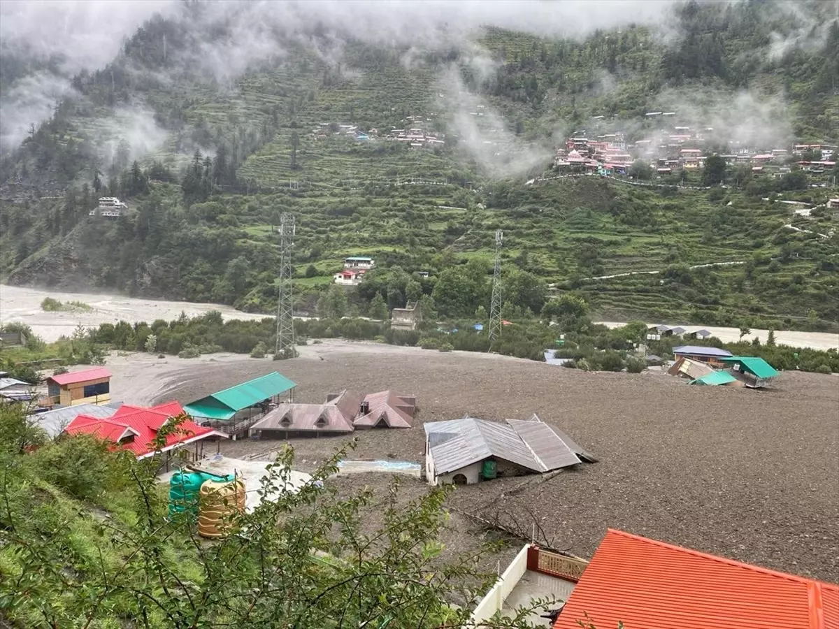 Hindistan'da Sel ve Heyelan: 4 Ölü, 100 Kayıp
