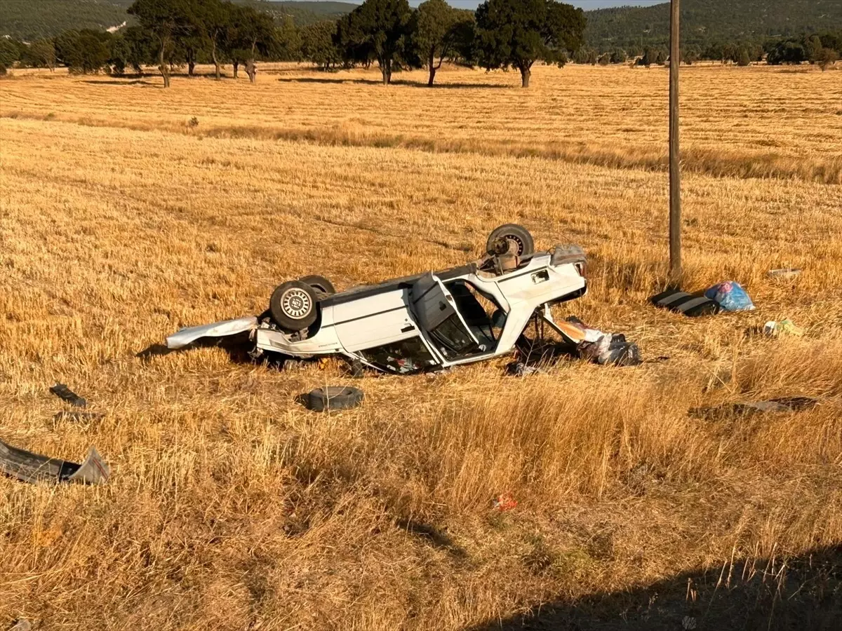 Kütahya'da Devrilen Otomobilde Sürücü ve Eşi Yaralandı