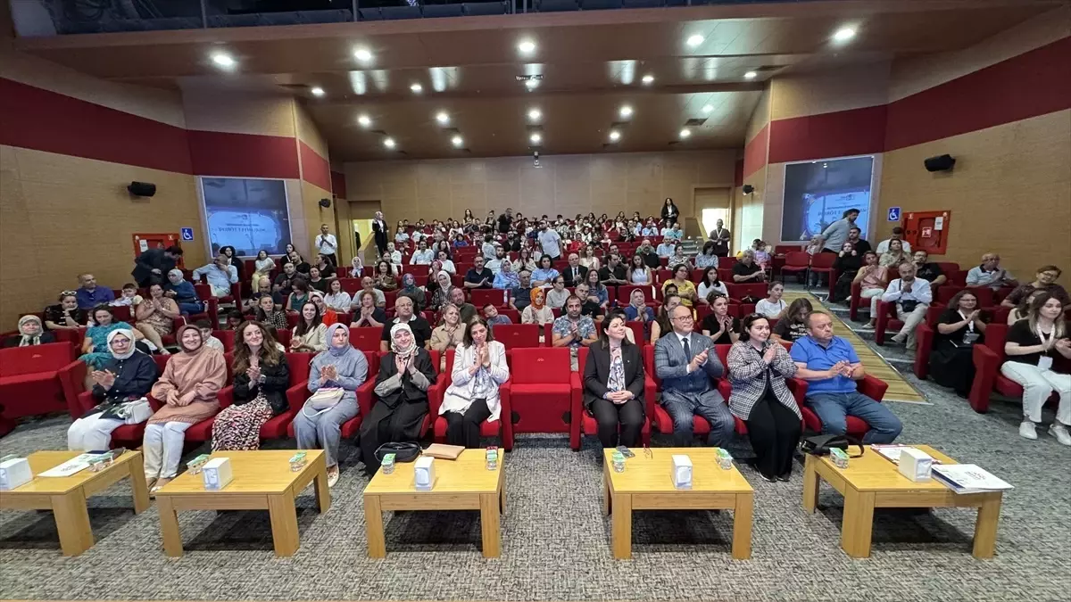 Hitit Üniversitesi'nde Çocuk Üniversitesi Mezunları Kep Attı