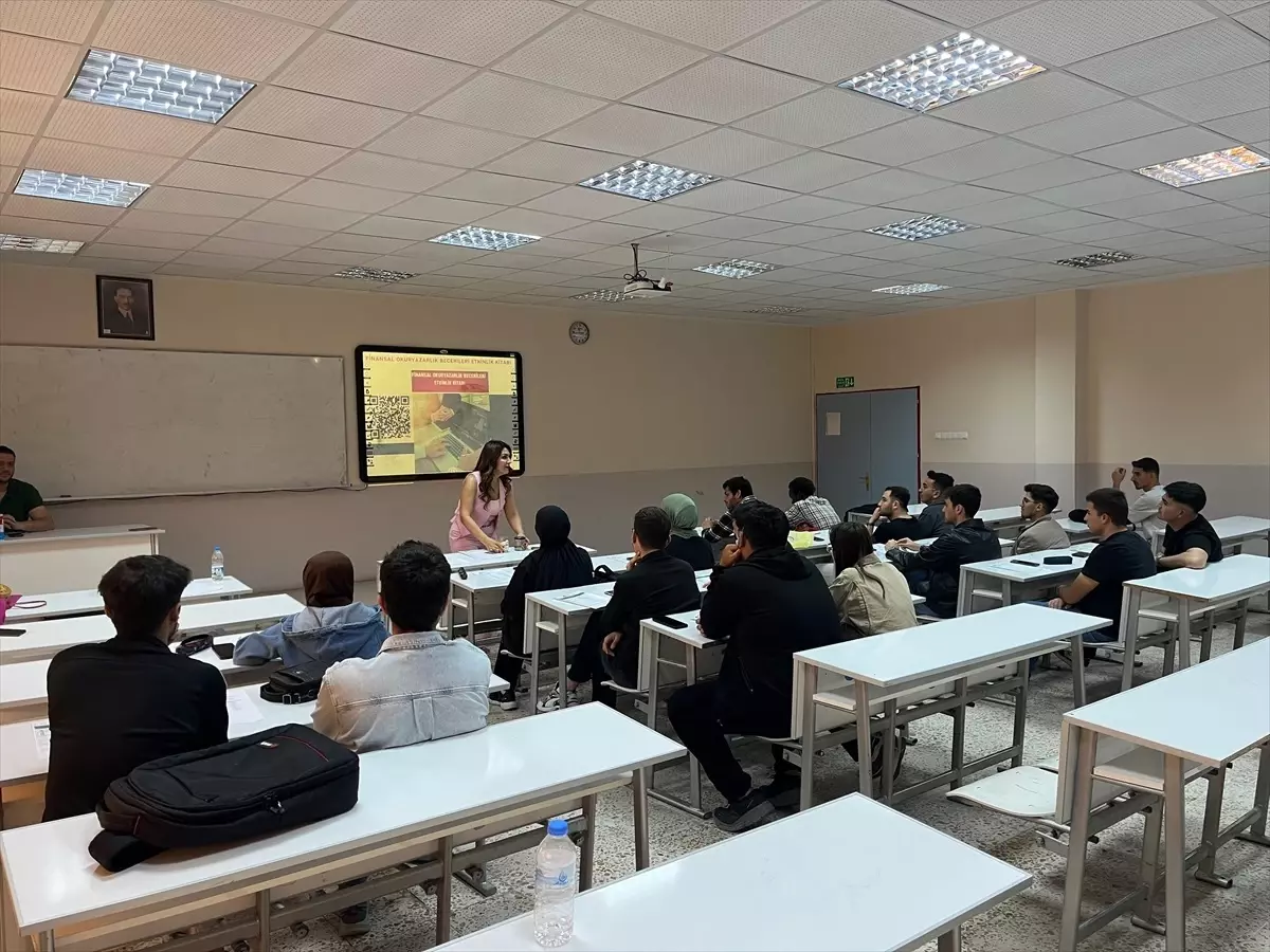 Hitit Üniversitesi'nde Öğrencilere Finansal Okuryazarlık Eğitimi Verildi