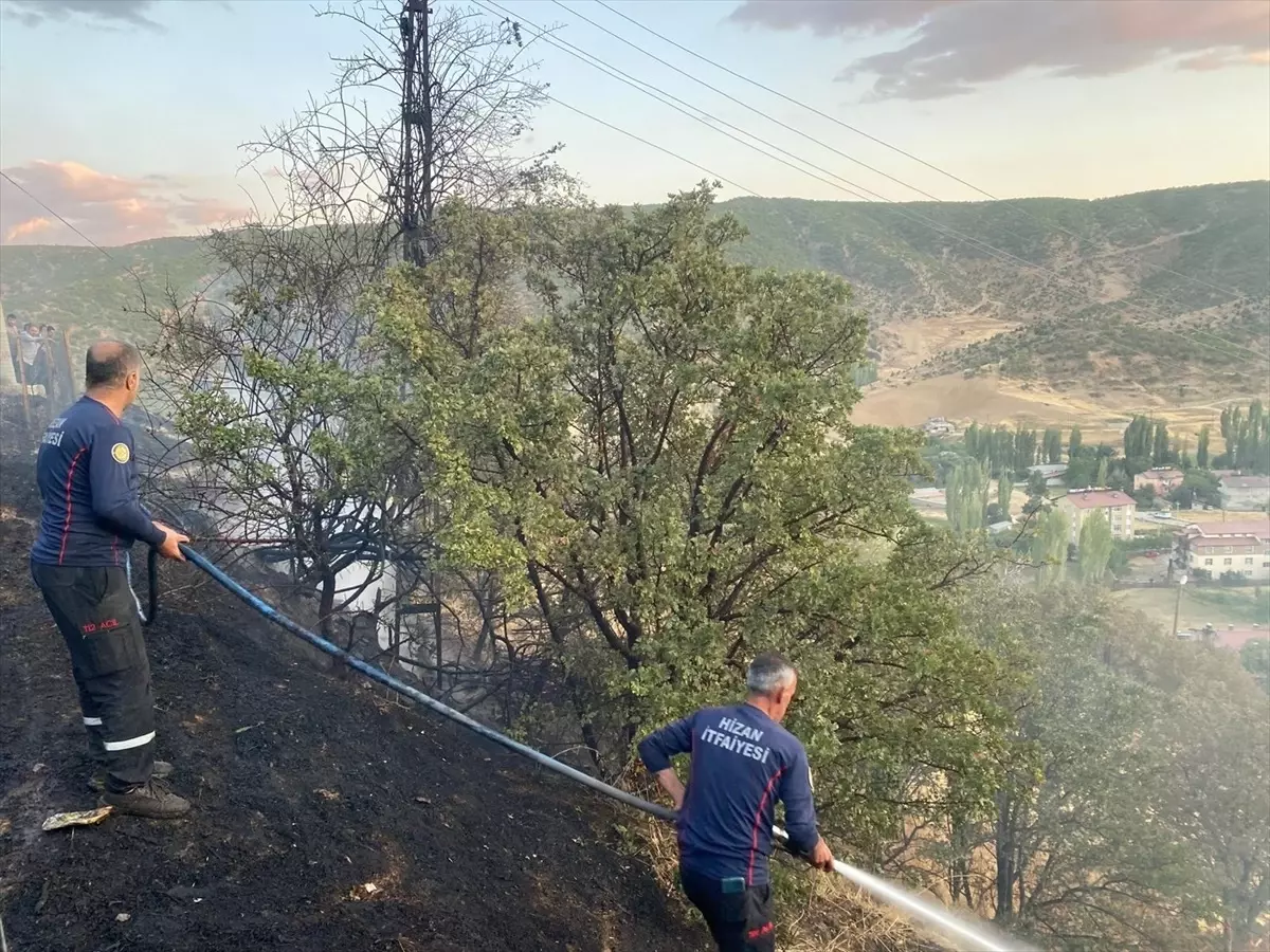 Bitlis Hizan'da Anız Yangını Söndürüldü