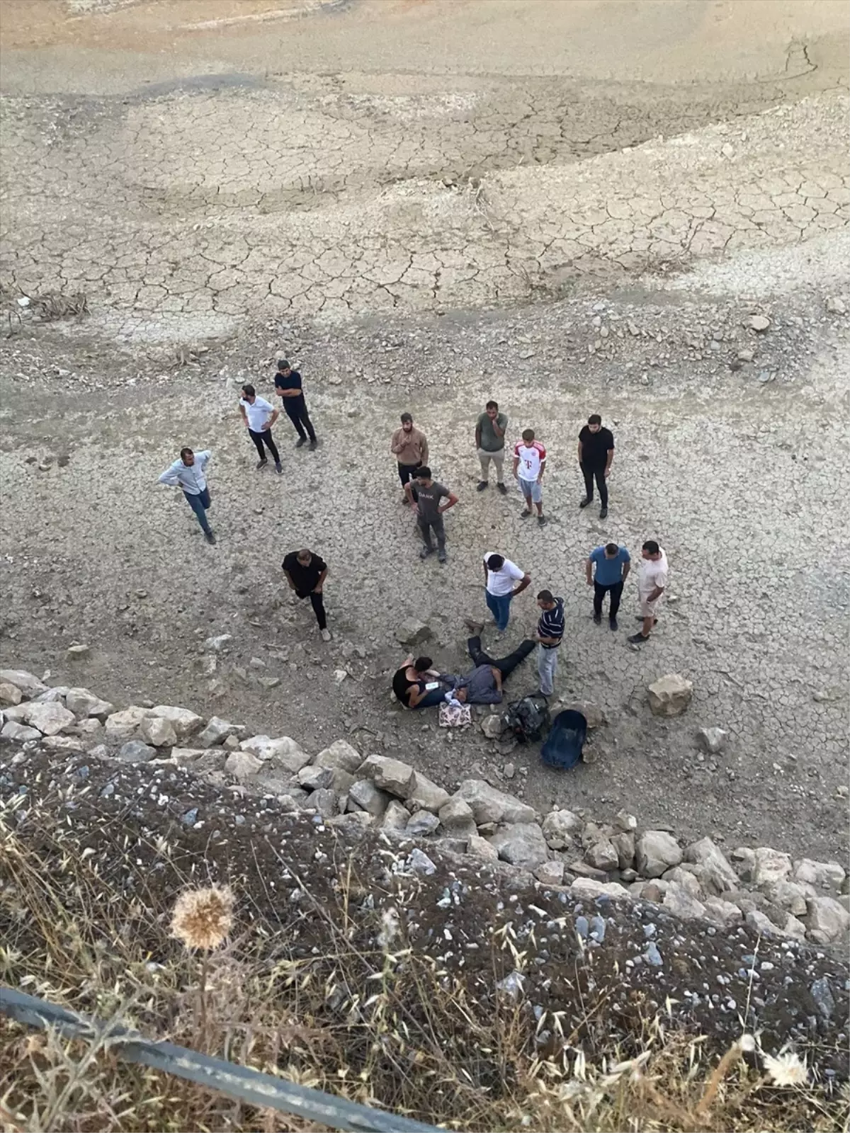 Bitlis'te Tarım Aracının Bariyere Çarpması Sonucu Sürücü Yaralandı