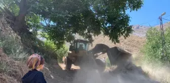 Hizan'da Köy Yolları Yenileniyor