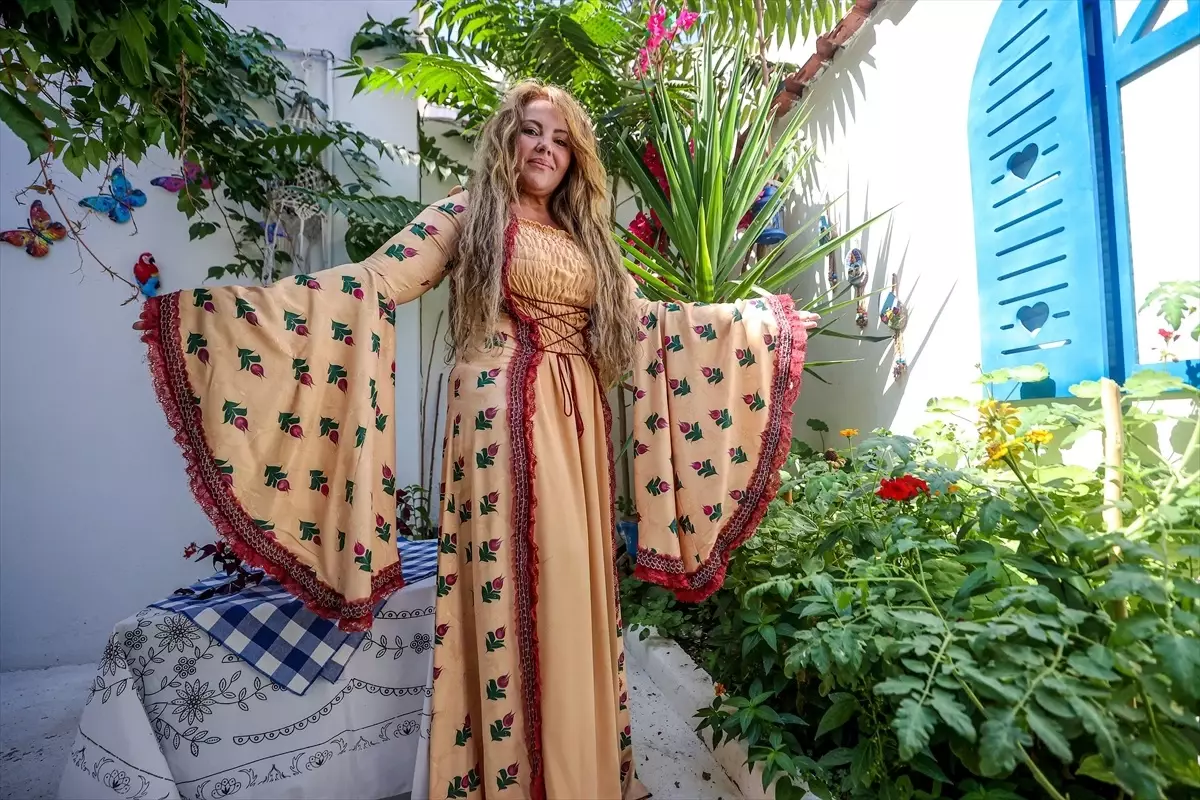 Ebru Sanatçısı Emine Elmas, Türkiye'de 'Yılın Ahisi' Seçildi
