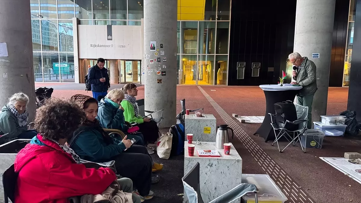 Hollanda'da 65 bin Filistinlinin ismi 50 gün boyunca okunuyor