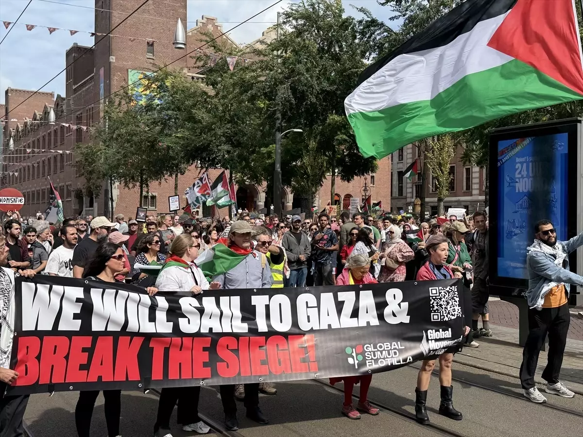 Amsterdam'da Gazze İçin Protesto Gösterisi