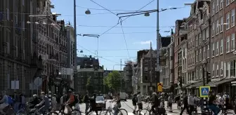 Hollandalıların yarısından fazlası ulaşım için pedal çeviriyor