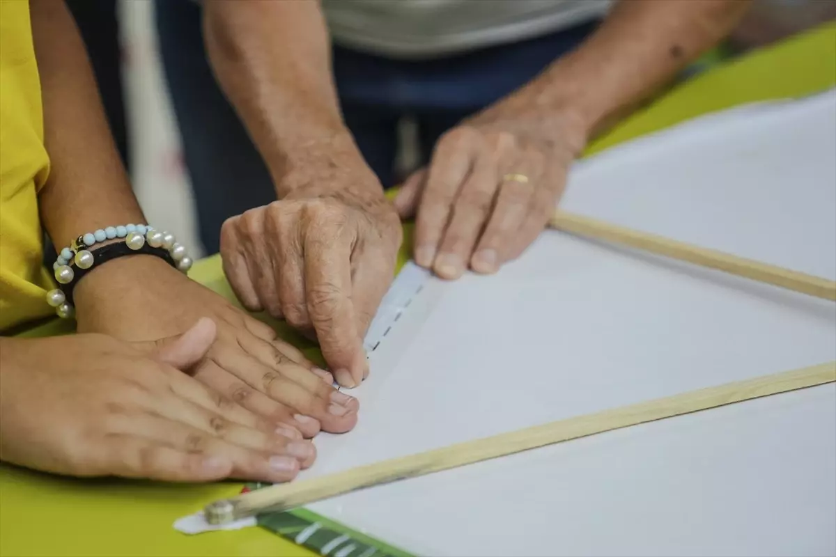 Huzurevi sakinleri ile devlet korumasındaki kız çocuklarının buluşmasından koruyucu annelik çıktı