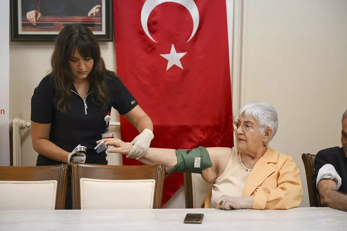 Huzurevlerinde Yerinde Sağlık Hizmetleri Sunuluyor