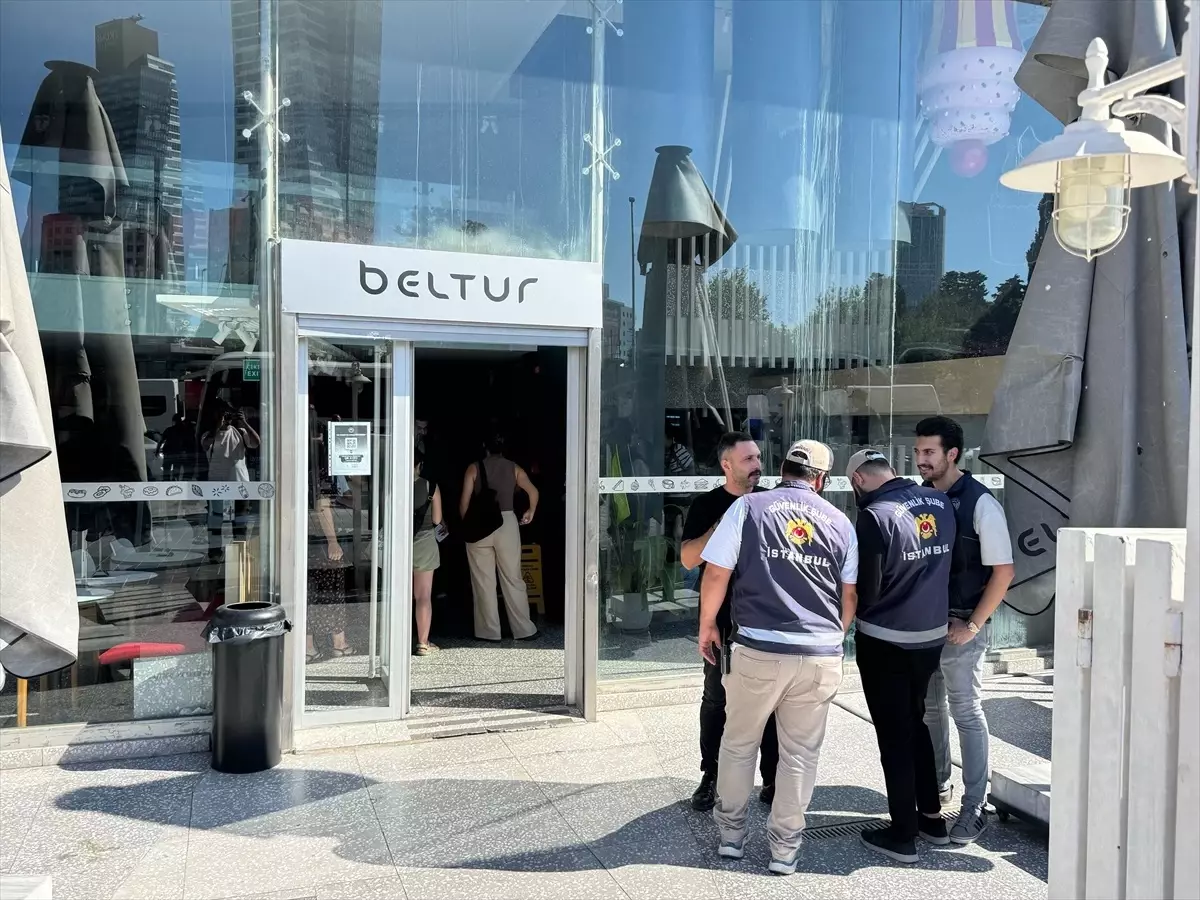 İBB İşçileri Haksız İşten Çıkarma Nedeniyle Oturma Eylemi Gerçekleştirdi