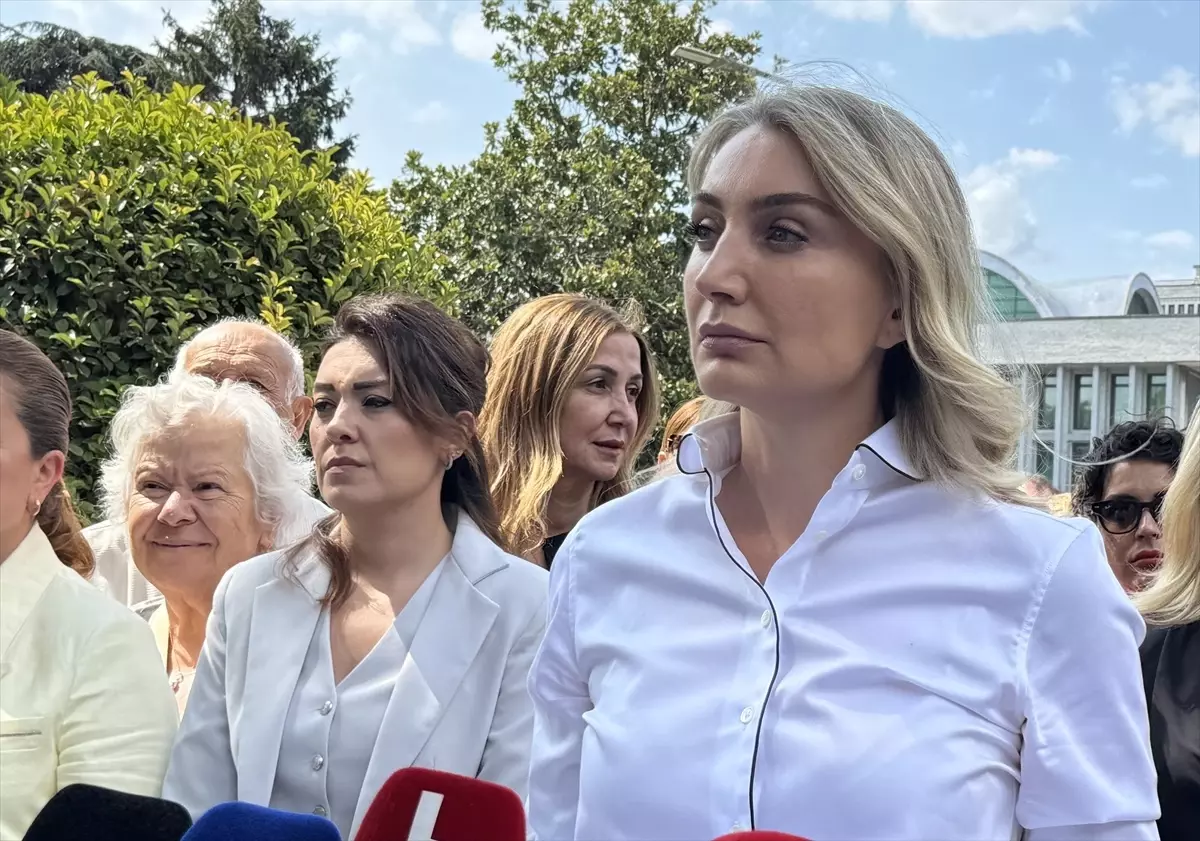 İBB Yolsuzluk Soruşturmalarına Tepki: Aileler Bir Araya Geldi