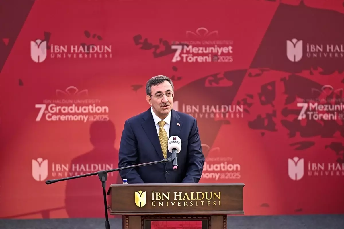 İbn Haldun Üniversitesi Mezuniyet Töreni: Yeni Türkiye Yüzyılı Vurgusu