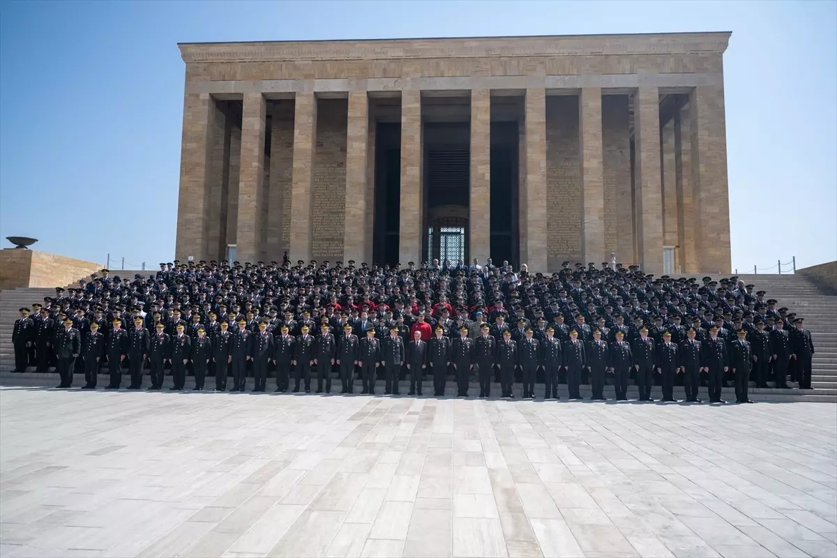 İçişleri Bakan Yardımcısı Aktaş ve beraberindeki jandarma heyeti Anıtkabir'i ziyaret etti