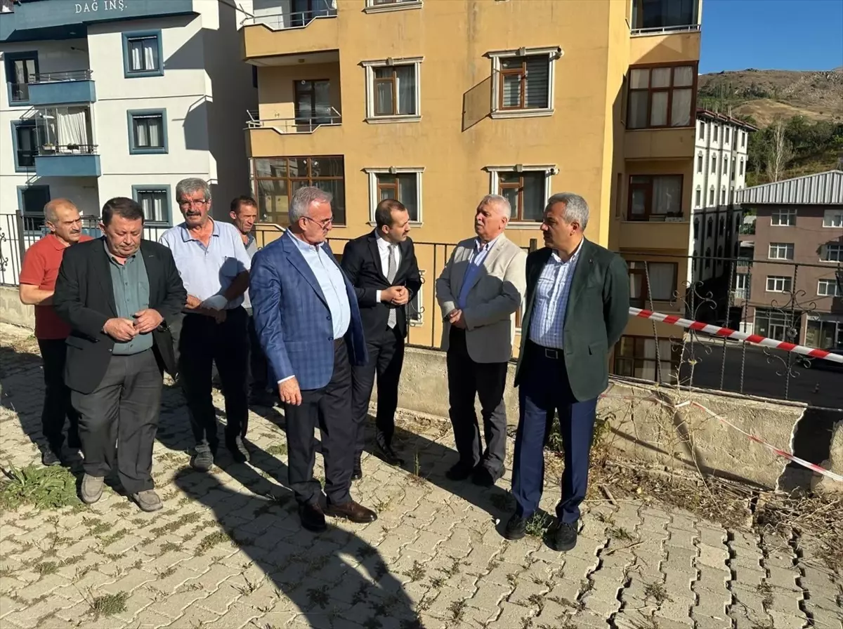 İçişleri Bakan Yardımcısı Karaloğlu, İspir'de Heyelan Bölgesini Ziyaret Etti