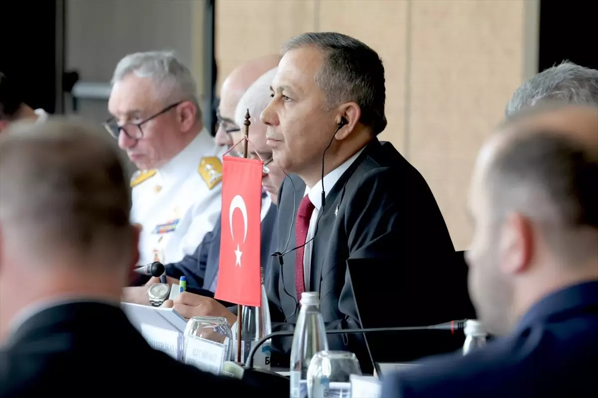 İçişleri Bakanı Yerlikaya, Sofya'da Üçlü Bakanlar Görüşmesi'ne Katıldı