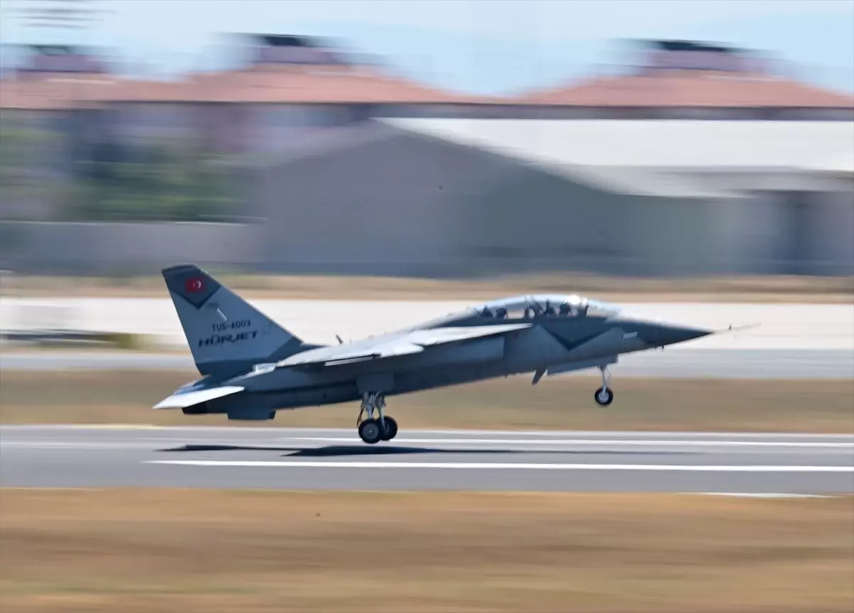IDEF 2025'te yerli savunma sanayisi araçlarıyla geçiş töreni yapıldı