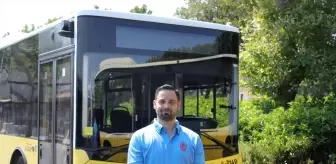 İETT Şoförü, Yanan Türk Bayrağına Müdahale Etti