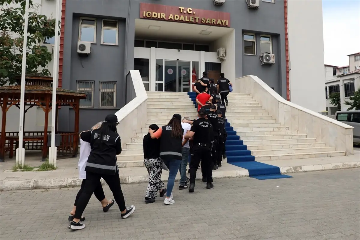 Iğdır'da Rüşvet, Fuhuş ve Uyuşturucu Operasyonu: 12 Şüpheli Adliyeye Sevk Edildi
