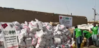 İHH, Kuraklıkla Mücadele Eden Afganistan'a 1100 Gıda Paketi Dağıttı
