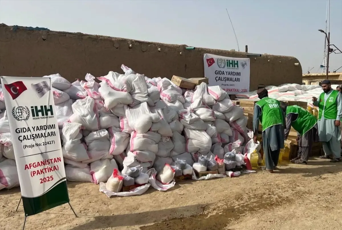 İHH, Kuraklıkla Mücadele Eden Afganistan'a 1100 Gıda Paketi Dağıttı