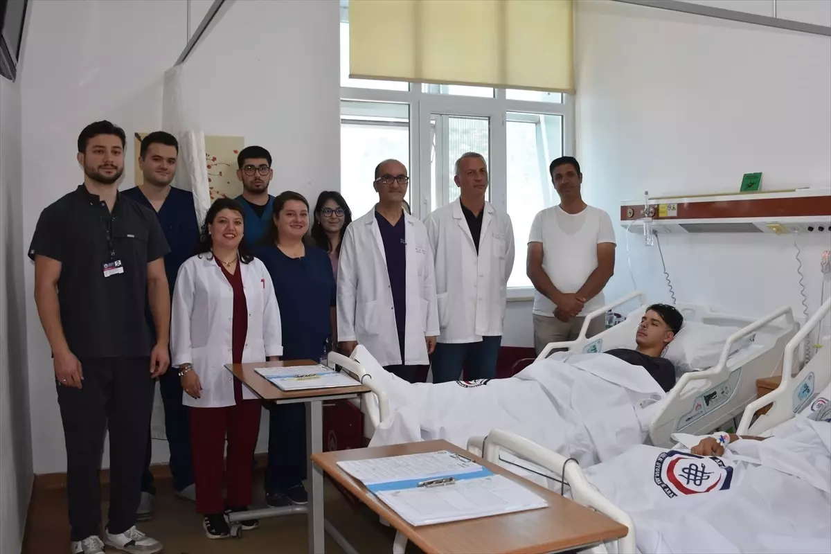 Afyonkarahisar'da İki Genç Pektus Ekskavatum Ameliyatıyla Sağlığına Kavuştu