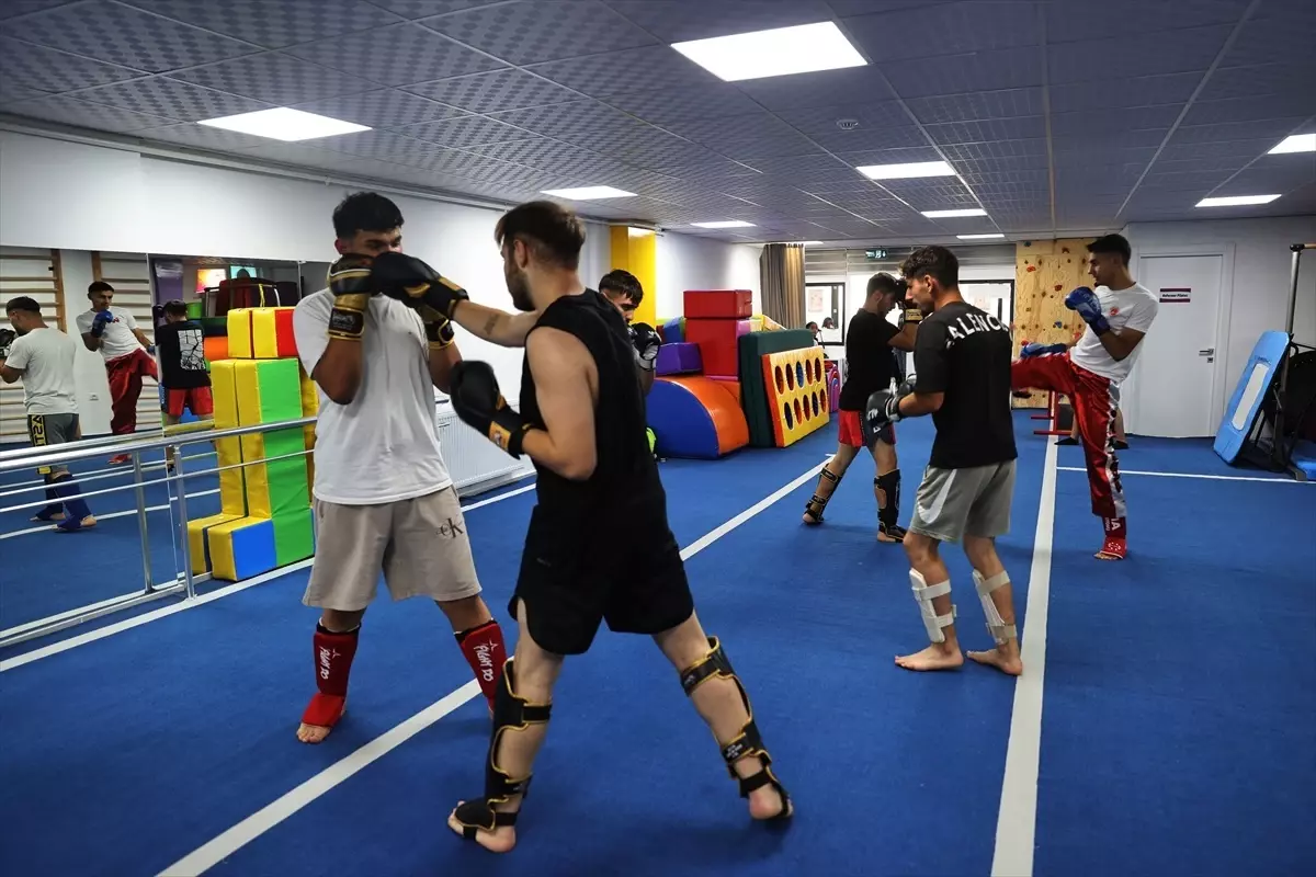 Nevşehir'in Genç Kick Boks Takımı Türkiye Şampiyonası'nda Başarı Elde Etti